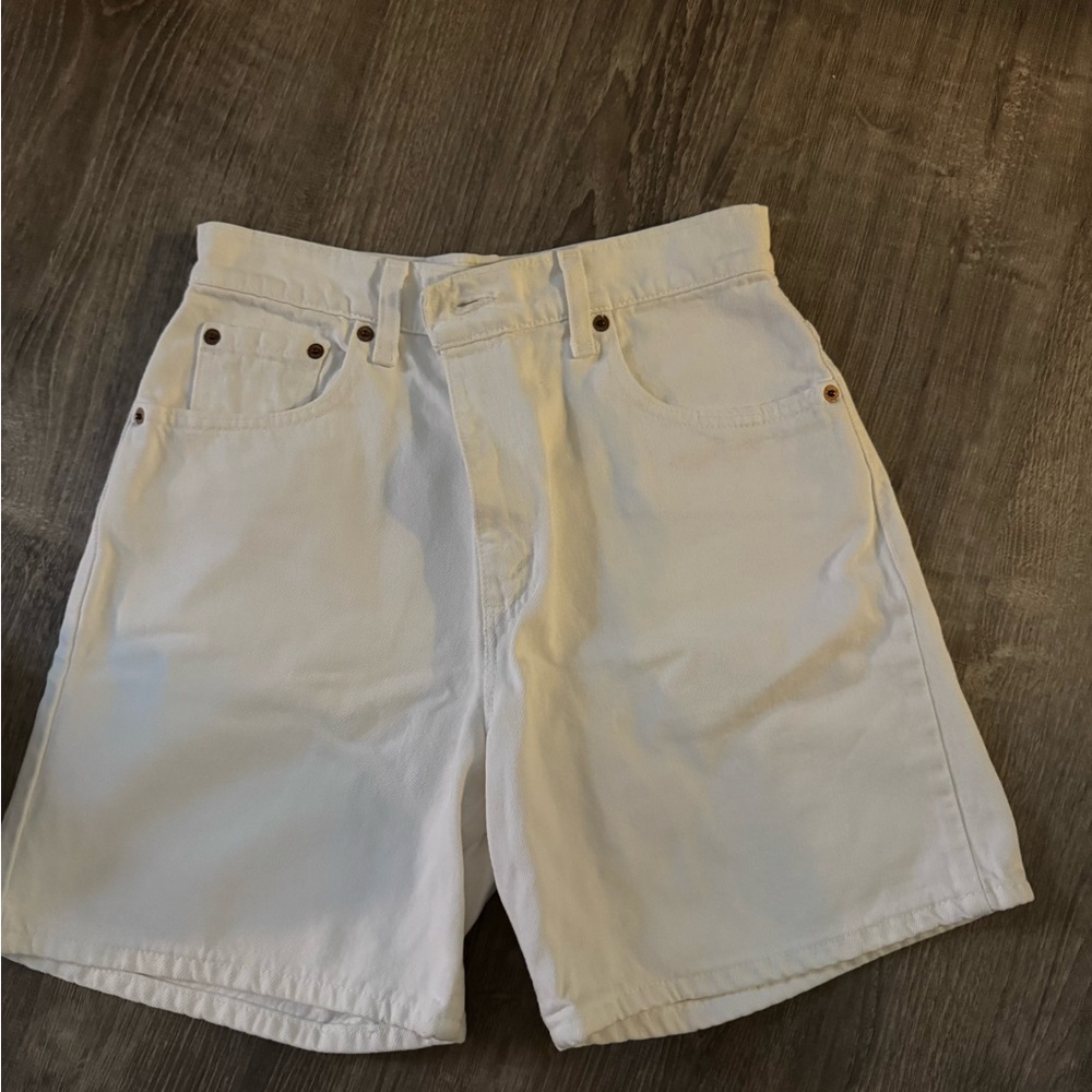 Levi's White Denim Shorts - Picture 2 of 2